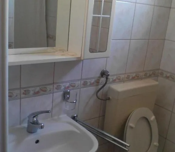 Guest House Frane 3* Pag Town