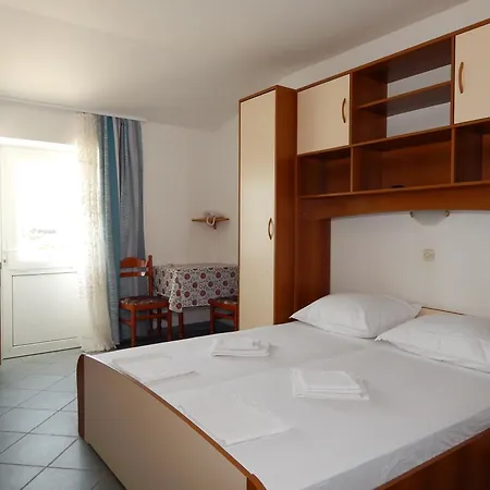 Gostinjska kuća Guest House Frane Pag Town
